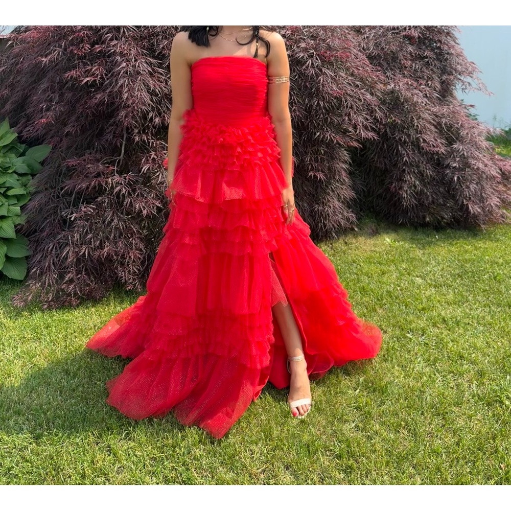 Elegant Red Strapless Evening Gown